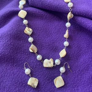 Crystal shark tooth shaped necklace and earrings set